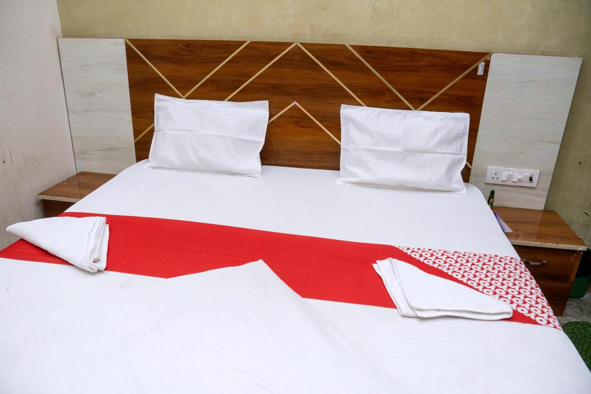 Hotel An Palace Agra  Bagian luar foto
